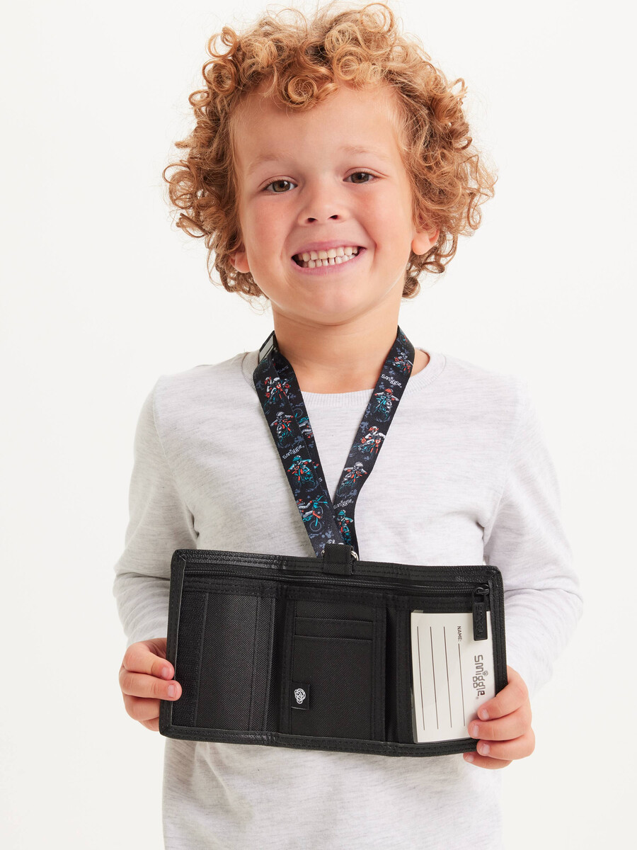 adventurous wallet with lanyard